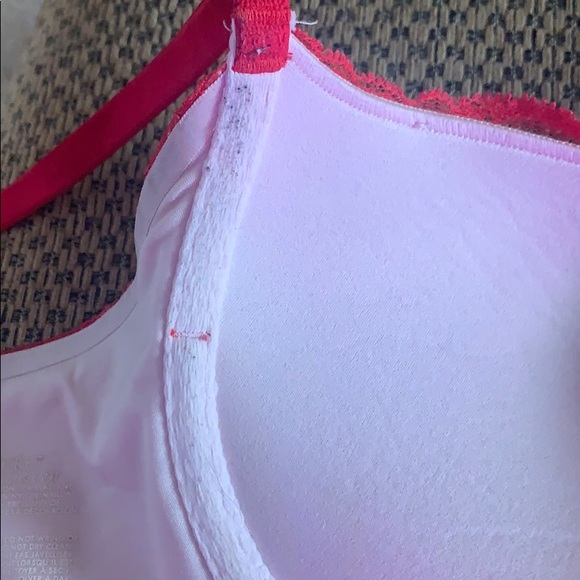 Beautiful red lace VS bra - Picture 5 of 7